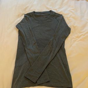 Long sleeve Lululemon grey shirt!!